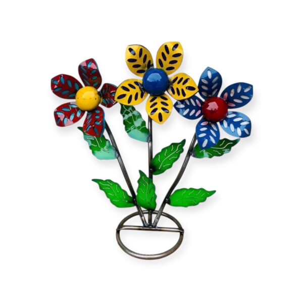 TRIPLE LAZER CUT FLOWERS WITH LAZER CUT LEAFS. RING BASE.