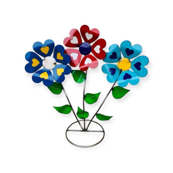 TRIPLE HEARTS FLOWER WITH GREEN LEAFS. RING BASE.