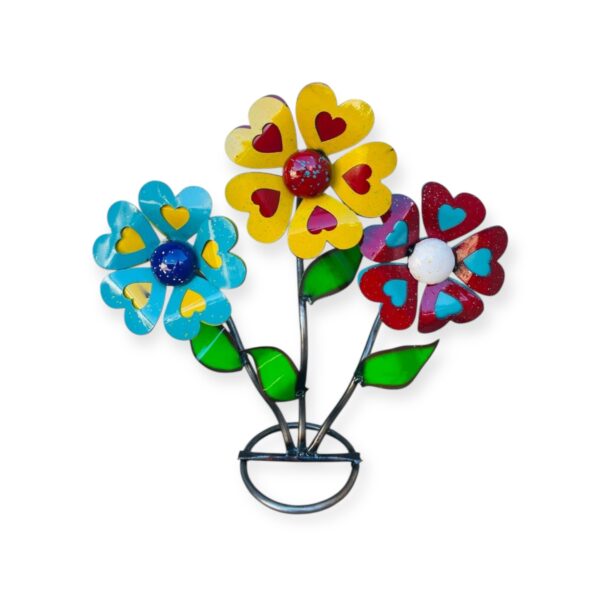 TRIPLE HEARTS FLOWER WITH DARK GREEN LEAFS. RING BASE