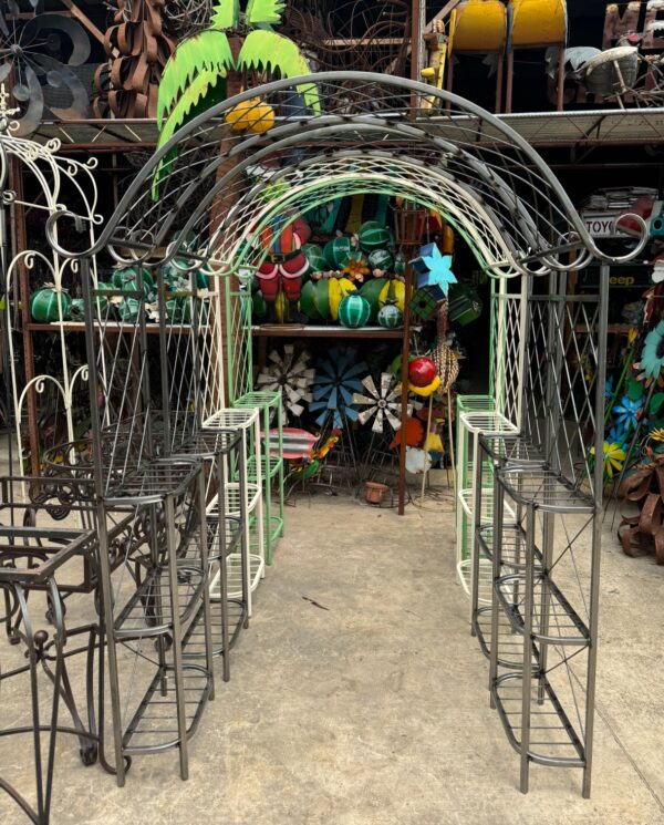 PINEAPPLE ARBOR. COLUMN SHELFS.