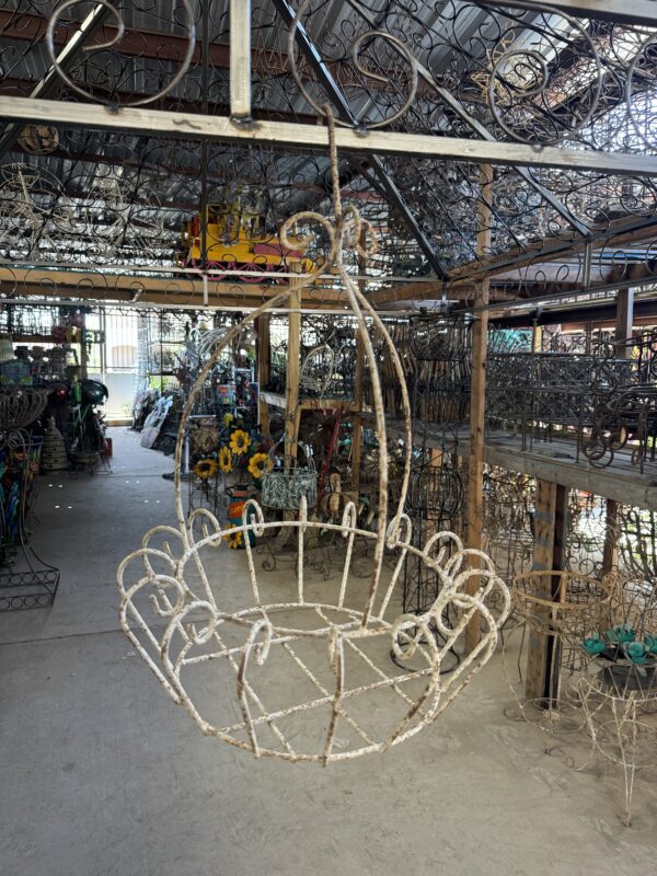 Round curly hanging basket