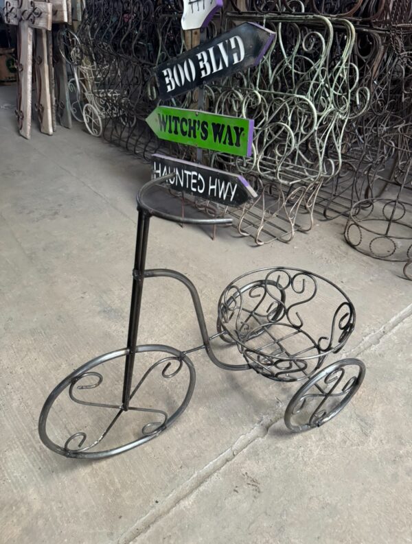 Round bowl trike planter - Image 2
