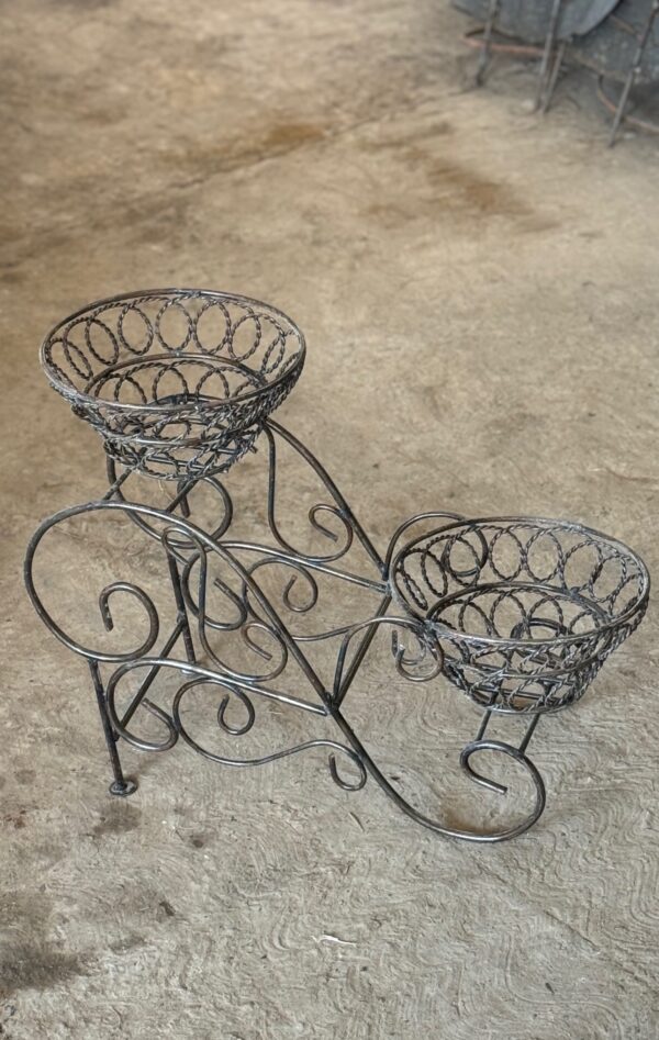2 plate (scroll) stand planter