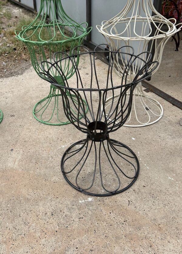 Tulip urn planter