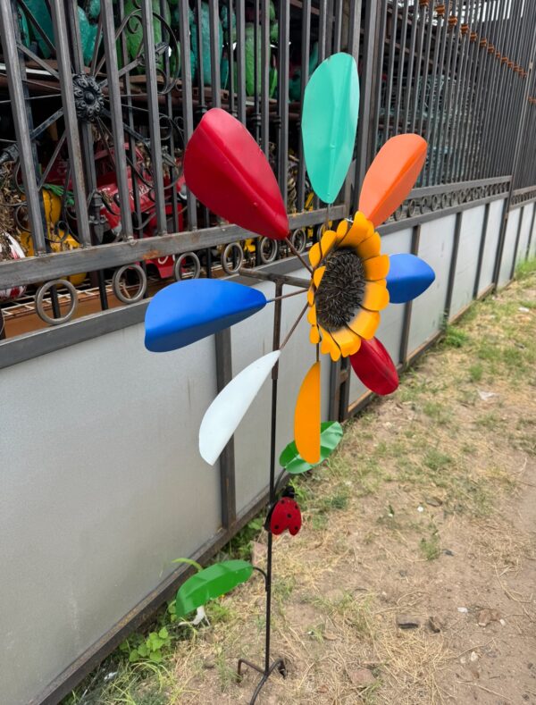 Multi-color spinner with sunflower