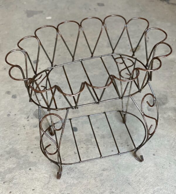 Oval petal planter with shelf
