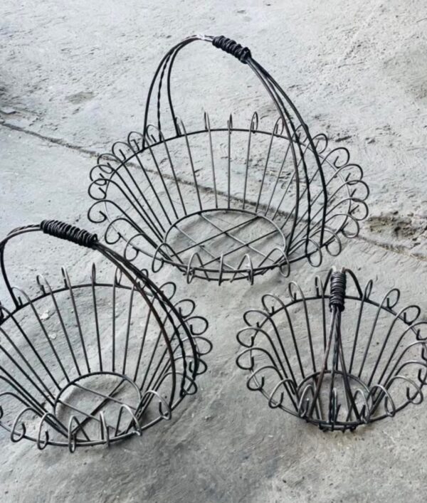 Round curly baskets (set of 3)