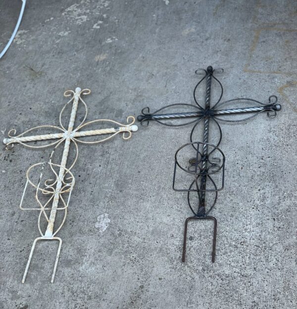 Rope cross stake for pot holder