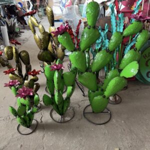 Item: 00100359B - Set of 3 Cactus