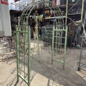 Item: 00100388 - Ball Arbor (Green White & Unpainted)