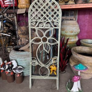 Item: 00100385 - Flower Trellis (White Green & Unpainted)